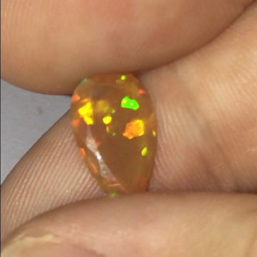 SUPER BRIGHT FACETED WELO OPAL